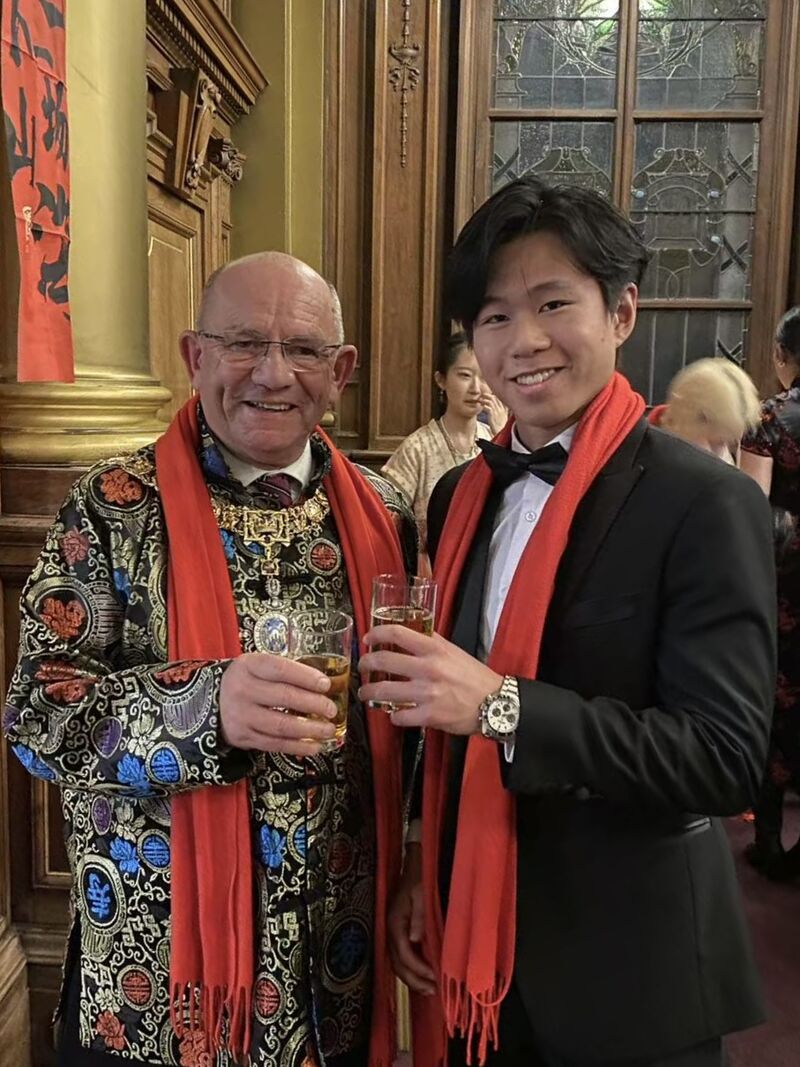 Jason with a guest at Edinburgh City Chambers.